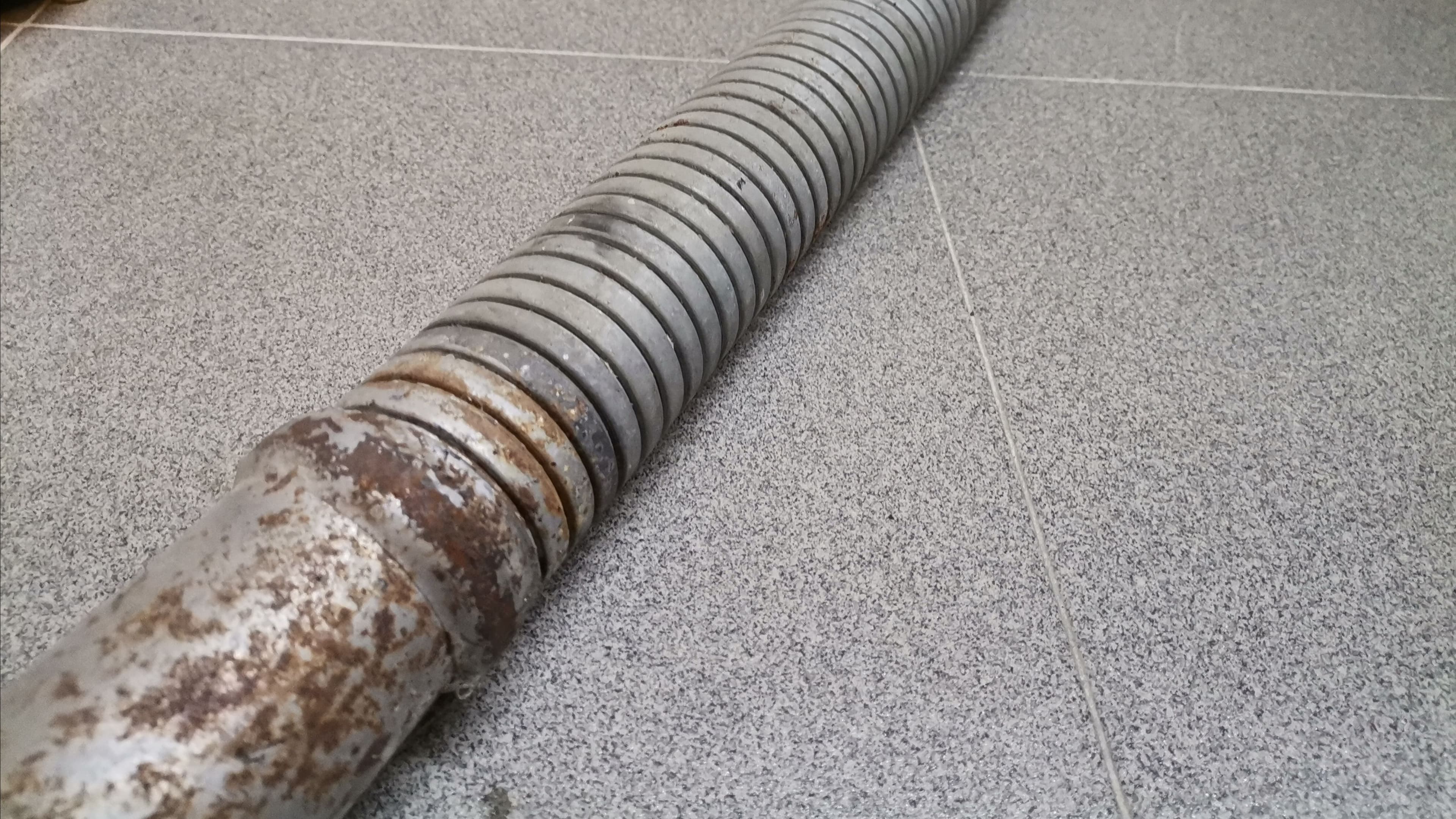 GIBLJIVA CEV AUSPUHA