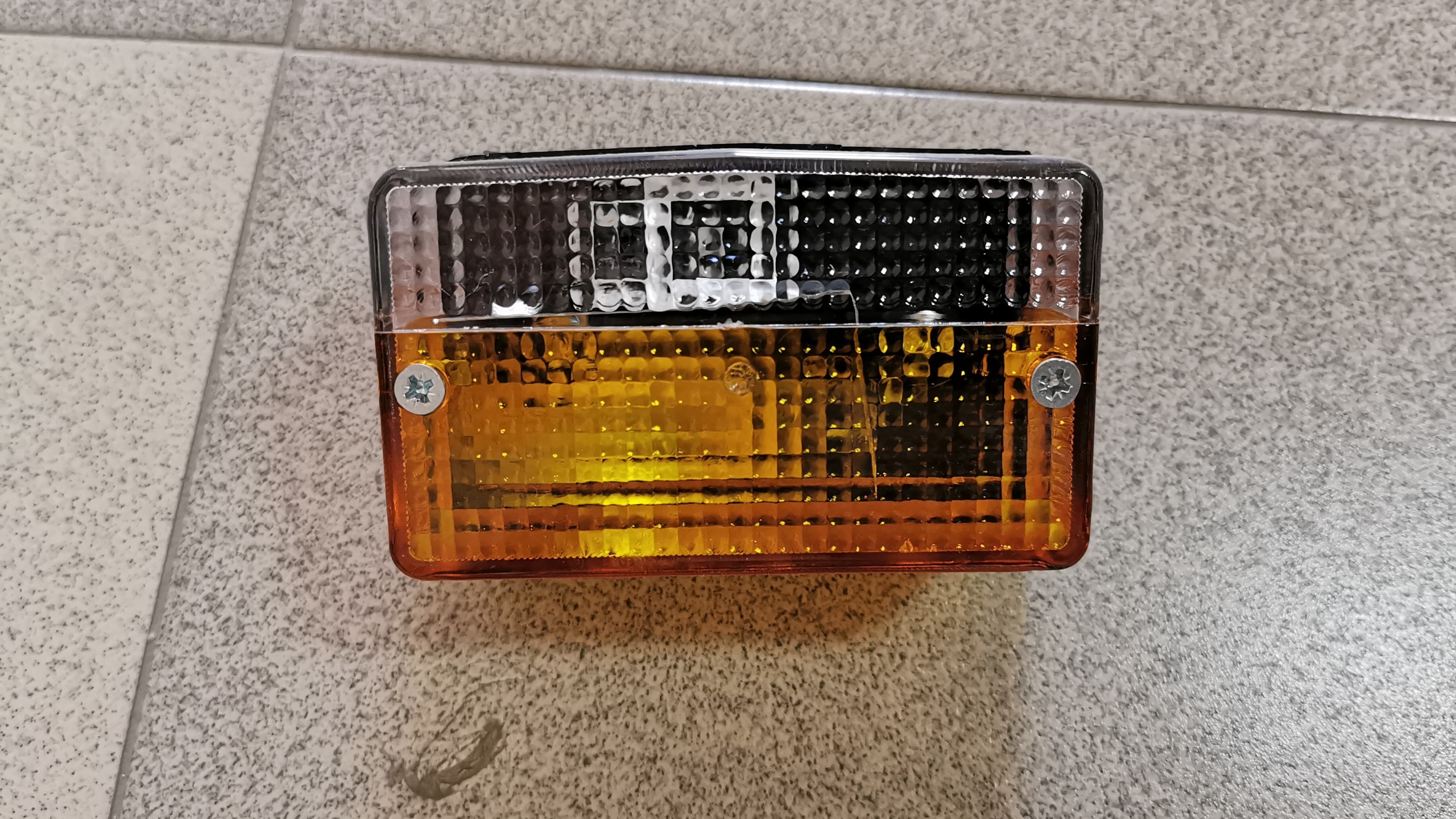 MIGAVAC PRED TRAK BELO-ZUTO