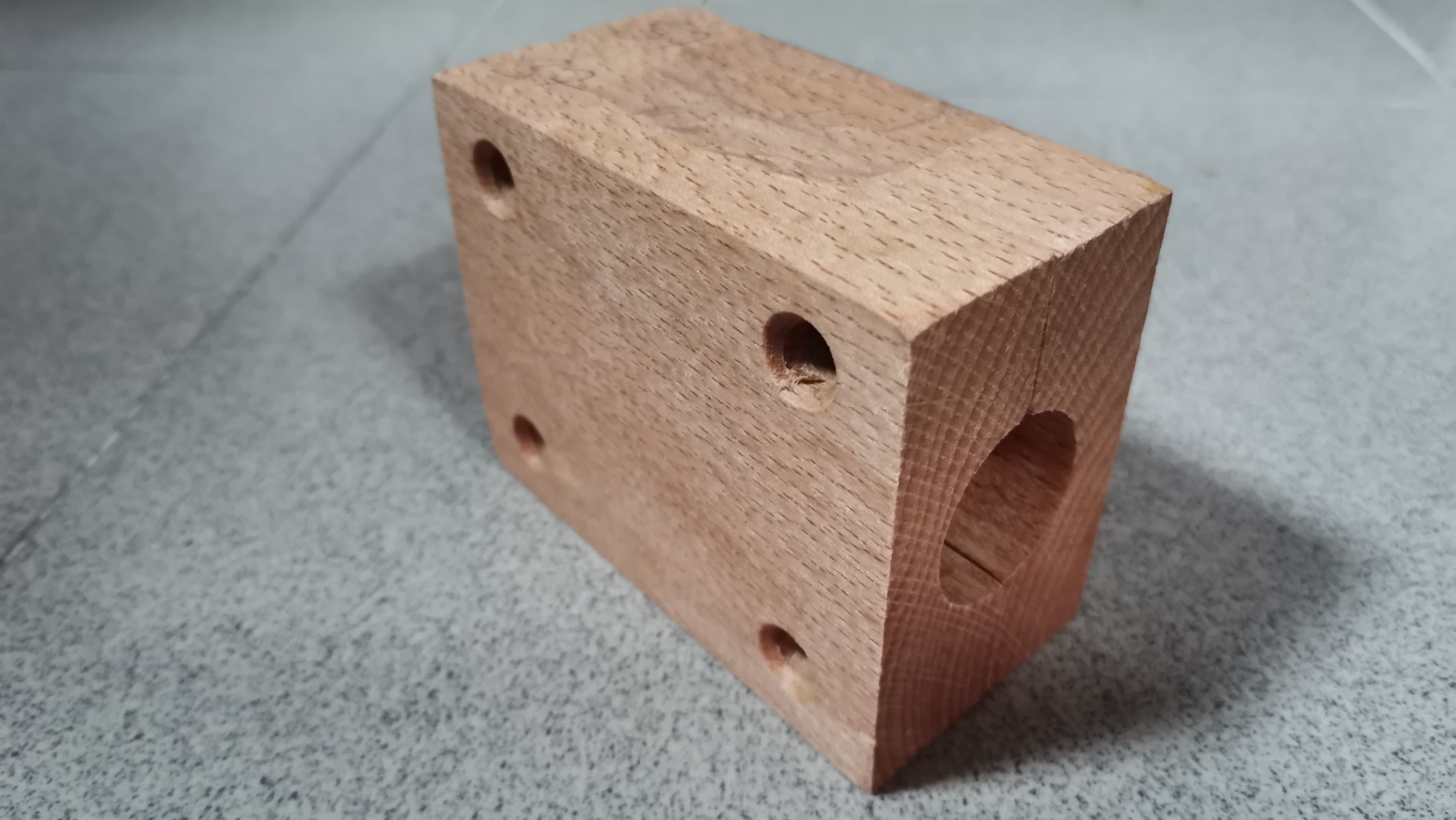 DRVENI LEZAJ SLAMOTRESA Z132